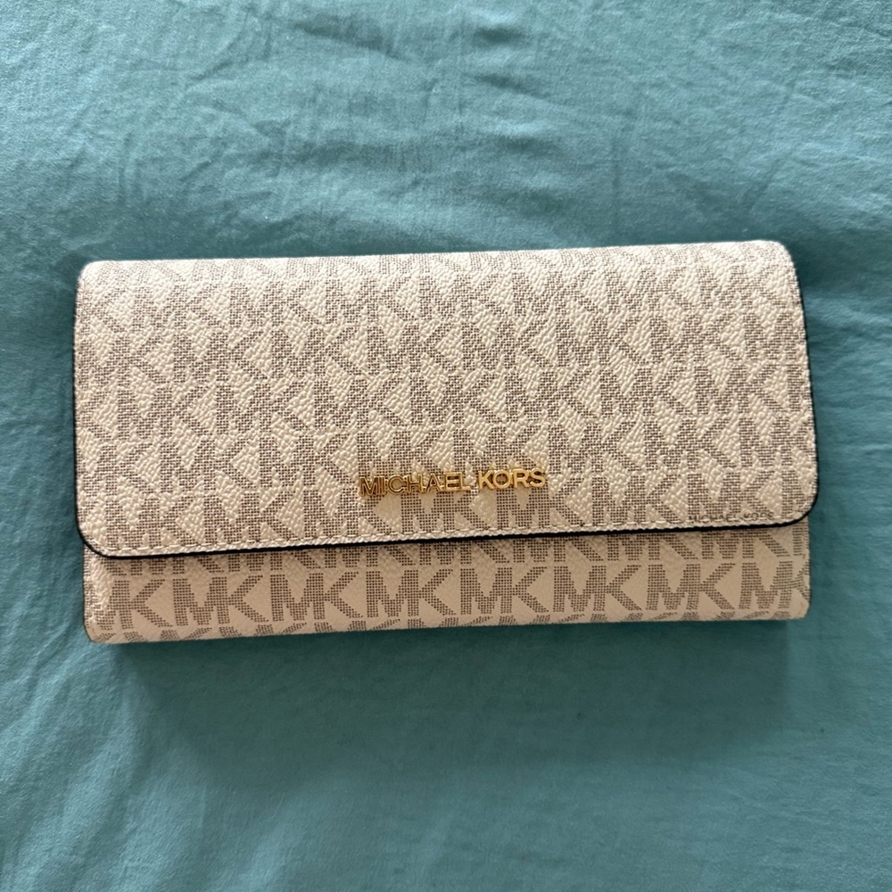 Michael Kors Jet Set Large Trifold Wallet in Vanilla - Picture 2 of 4
